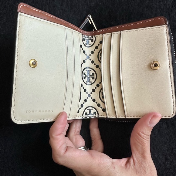 Tory Burch Black and Cream Patterned Wallet - Picture 3 of 6